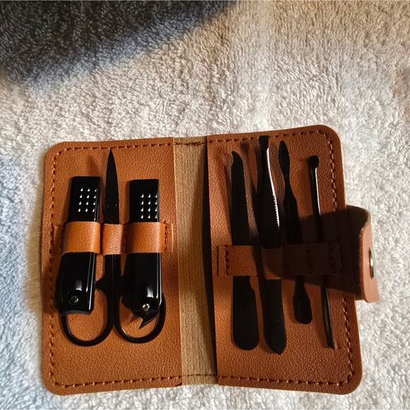 Manicure kit - Picture 1 of 5